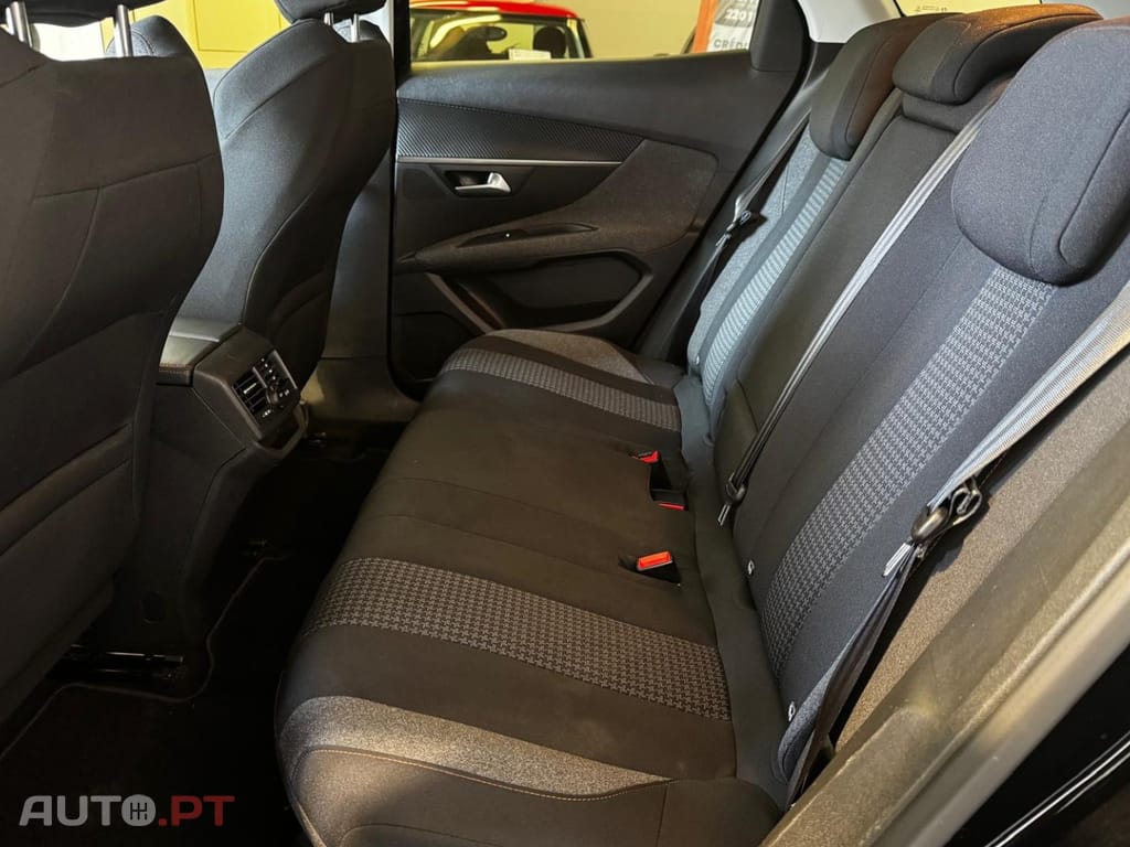 Peugeot 3008 PureTech 130 Stop & Start GPF EAT8 Active Pack
