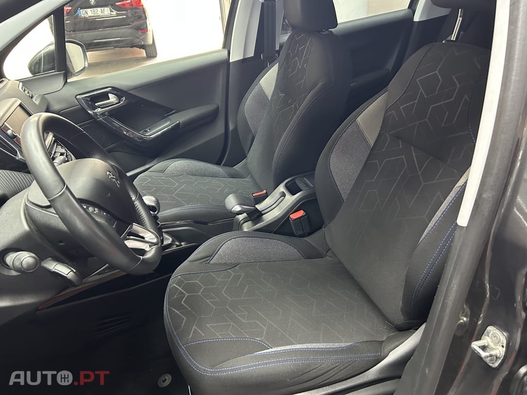 Peugeot 2008 1.2 PureTech Style