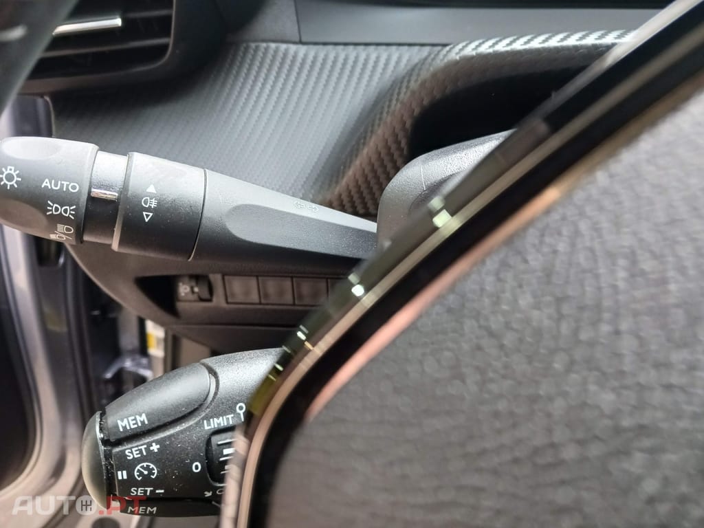 Peugeot E-2008 50 kWh Allure Pack