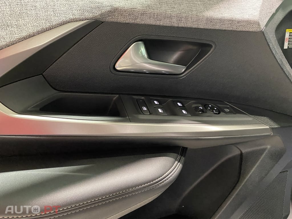 Peugeot 5008 1.2 Hybrid Allure e-DCS6