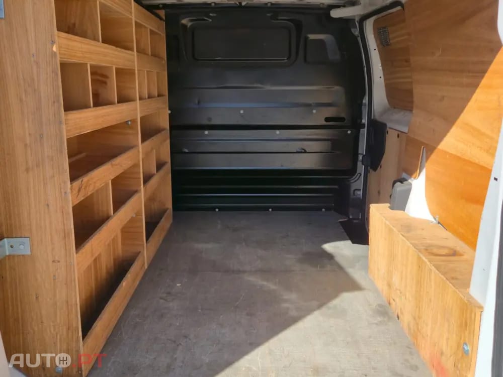 Citroen e-Jumpy Longa (50-kWh)