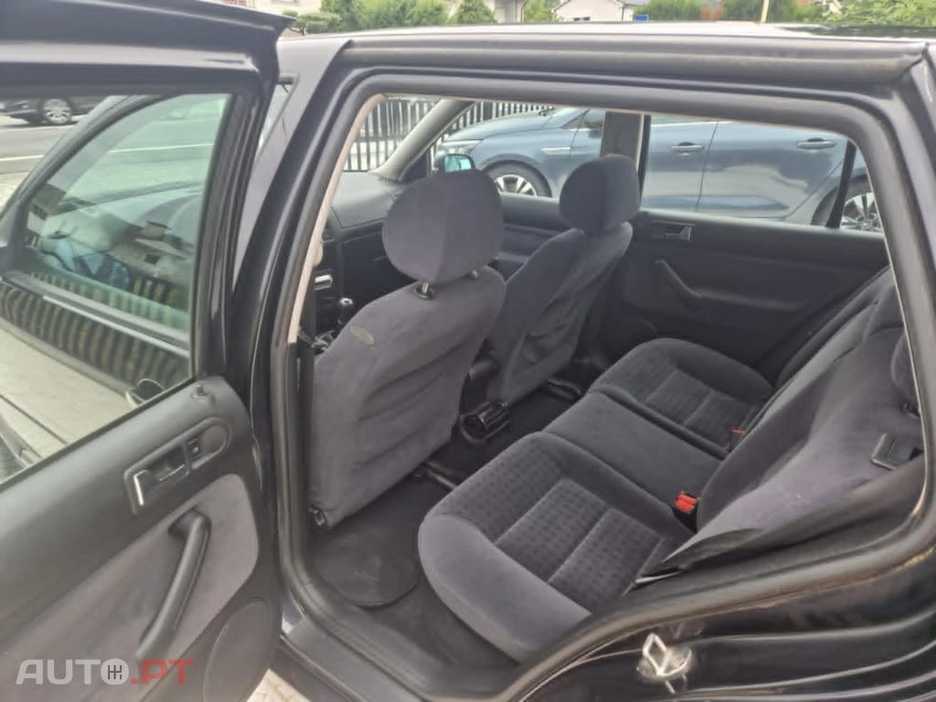 Volkswagen Golf 1.4i Confortline JE+AC