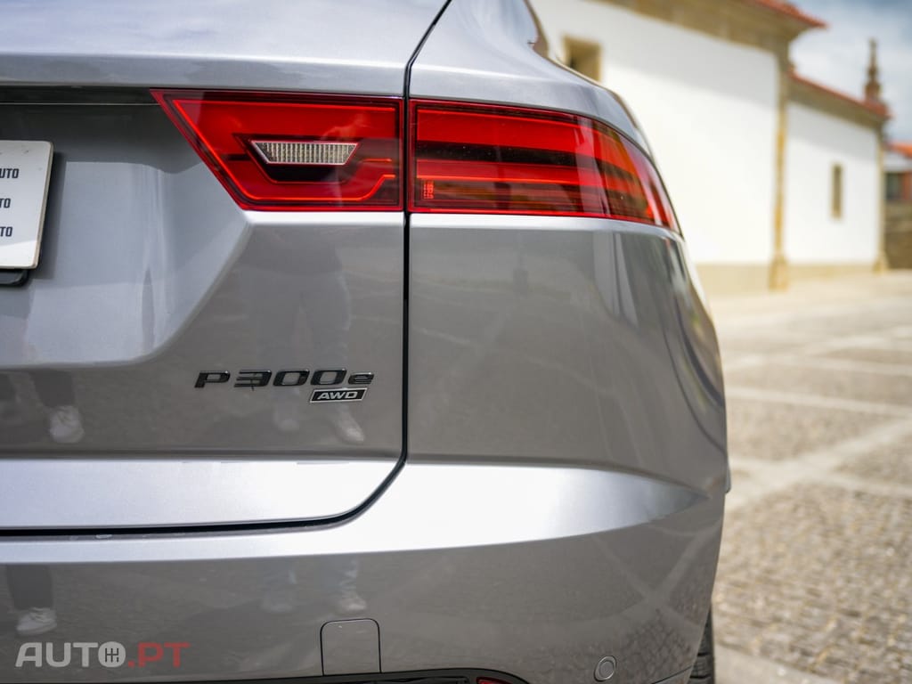 Jaguar E-Pace 1.5 P300e R-Dynamic SE AWD Aut.