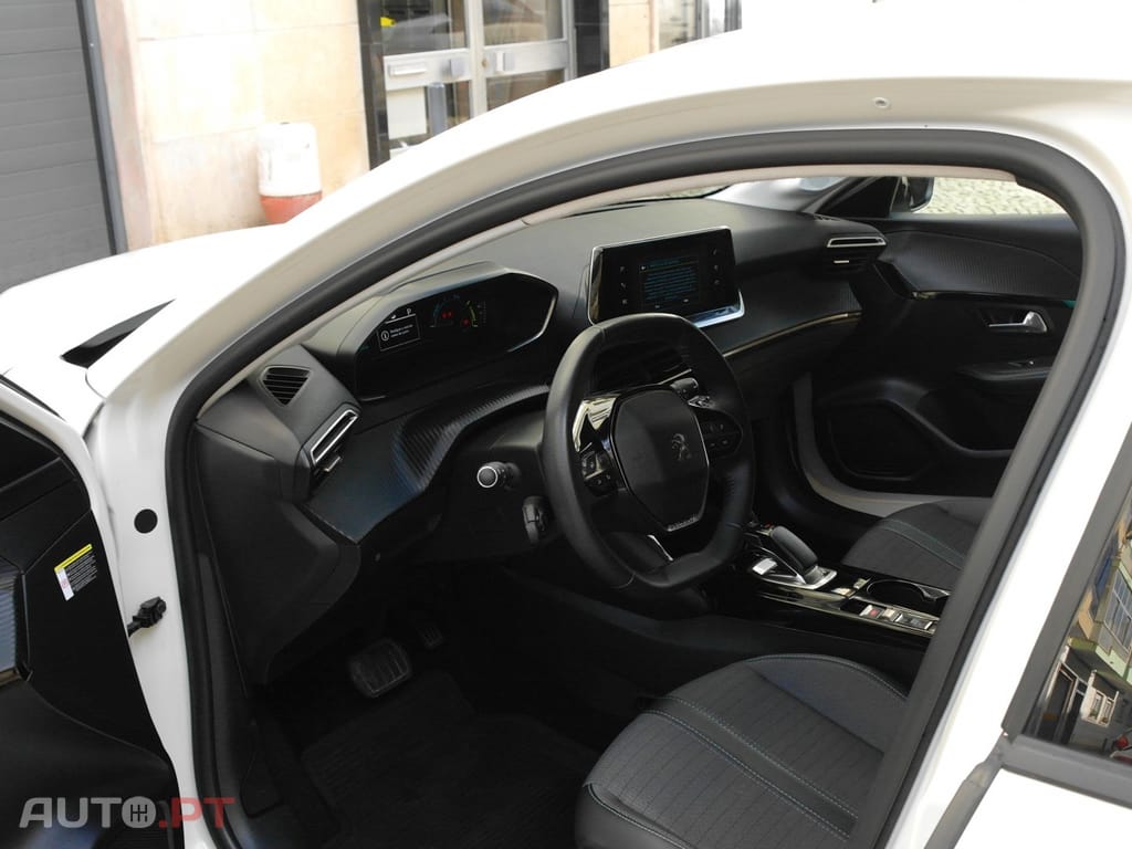 Peugeot E-208 50 kWh Active