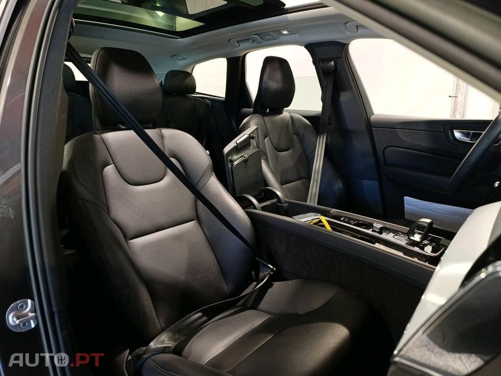 Volvo XC60 2.0 T6 PHEV Core AWD