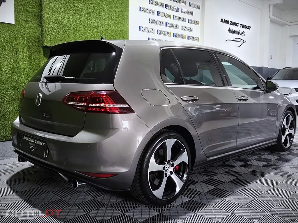 Volkswagen Golf GTI Performance BlueMotion DSG