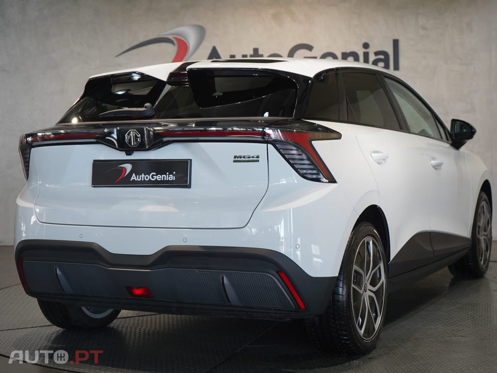 MG MG4 64 kWh Luxury