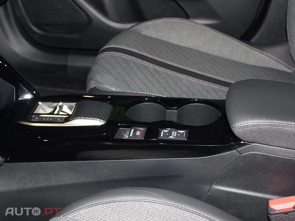 Peugeot 2008 1.2 Hybrid Allure e-DCS6