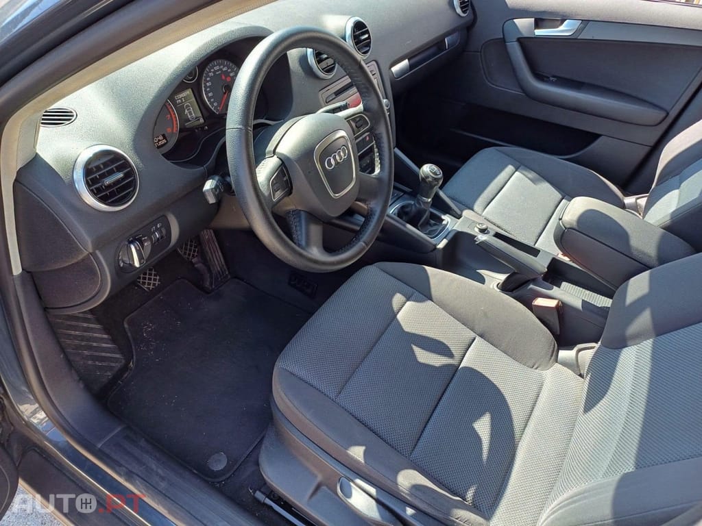 Audi A3 Sportback 1.2 TFSI Attraction — fotografia 6