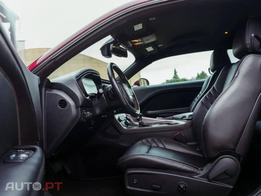 Dodge Challenger Auto SXT Plus