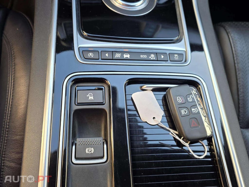 Jaguar XF 2.0 D Portfolio Aut.