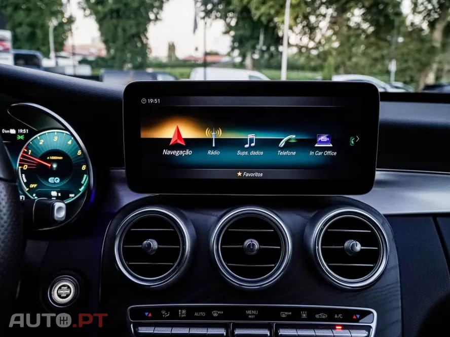 Mercedes-Benz C 300 Outro