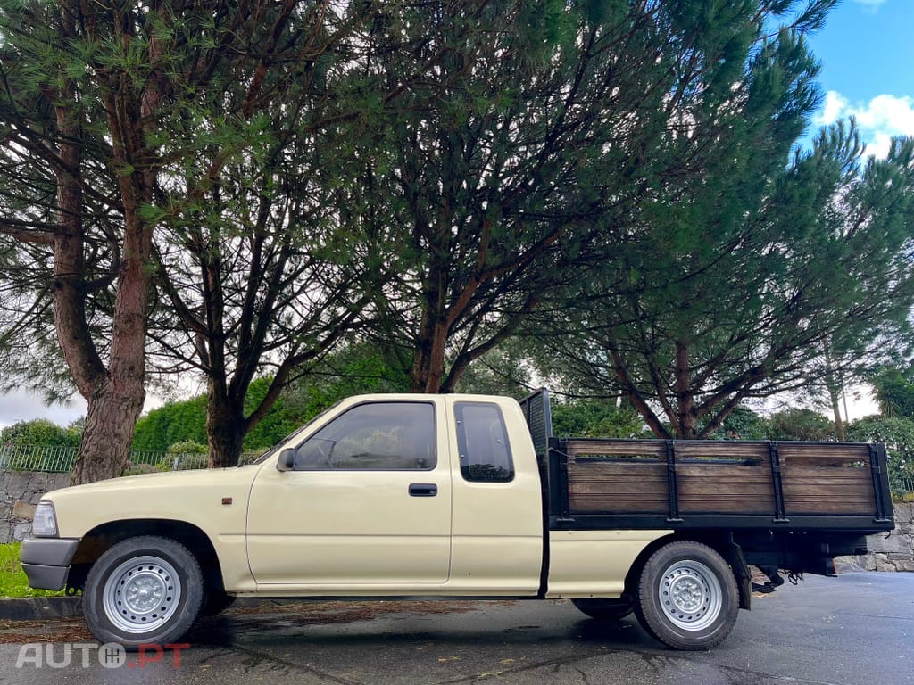 Toyota Hilux 2.4 D LN105L