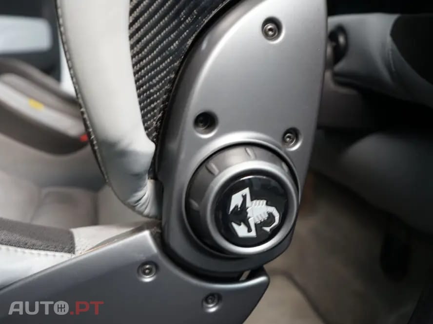 Abarth 695 Outro