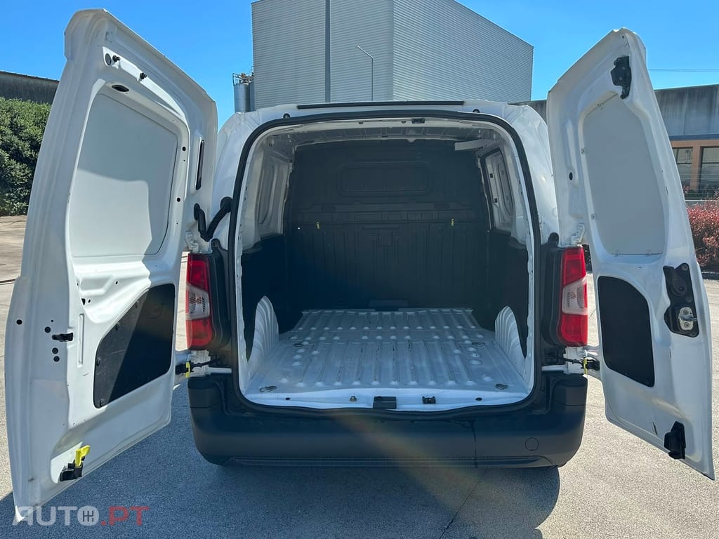 Opel Combo Outro