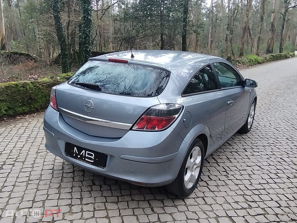 Opel Astra GTC 1.3 CDTi