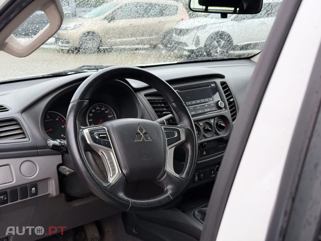 Mitsubishi L200 2.4 DI-D CD Invite 4WD