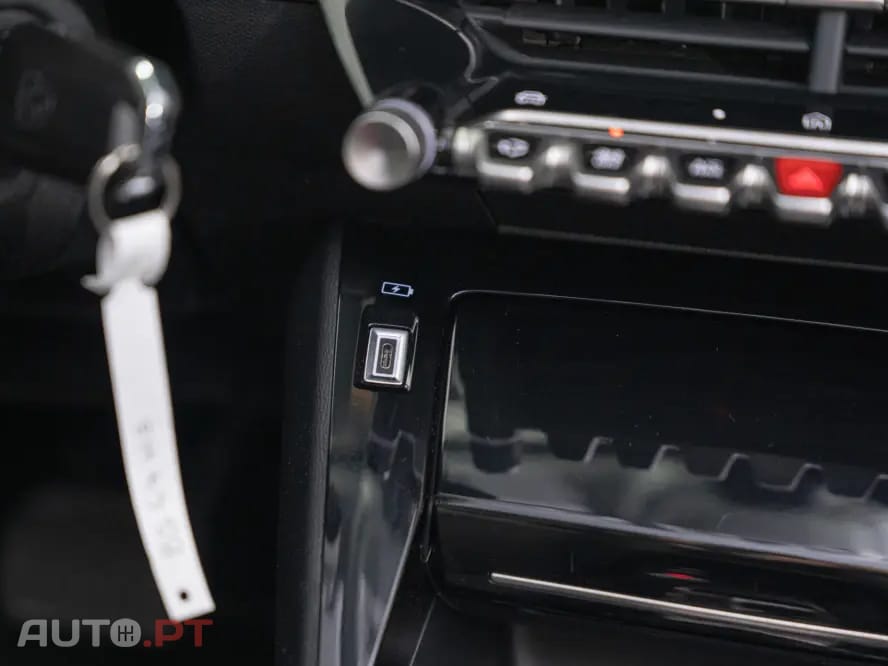 Peugeot 208 1.2 Hybrid Allure e-DCS6
