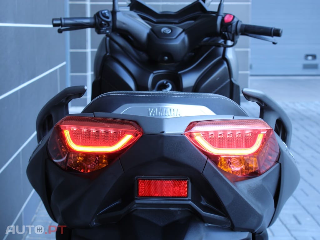 Yamaha X-Max 300
