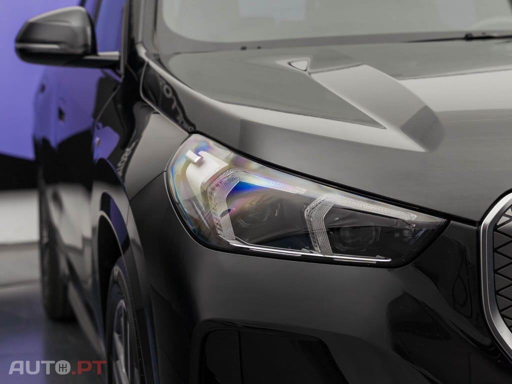 BMW iX1 eDrive20 Pack Desportivo M