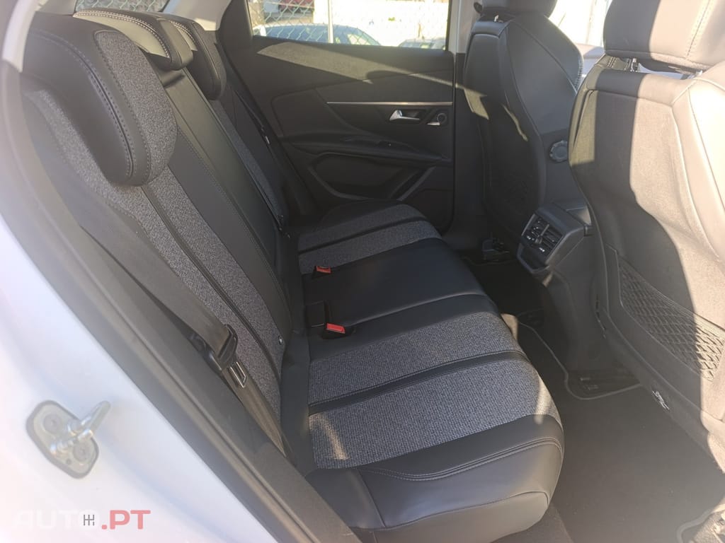 Peugeot 3008 1.6 BlueHDi Allure EAT6 J18