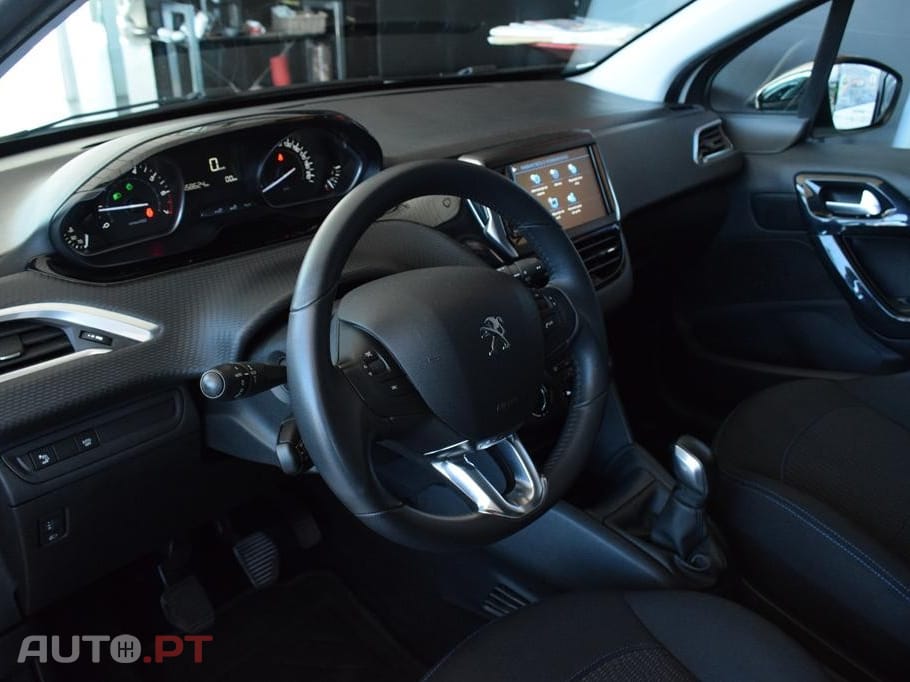 Peugeot 208 1.2 PureTech Signature