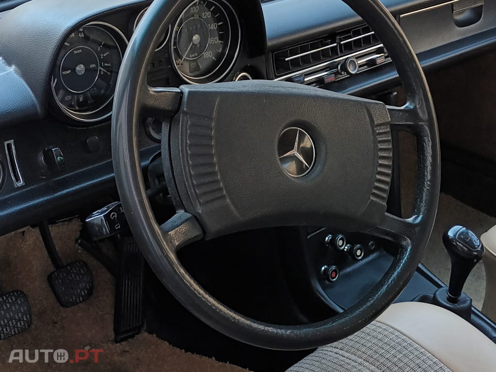 Mercedes-Benz 240 D