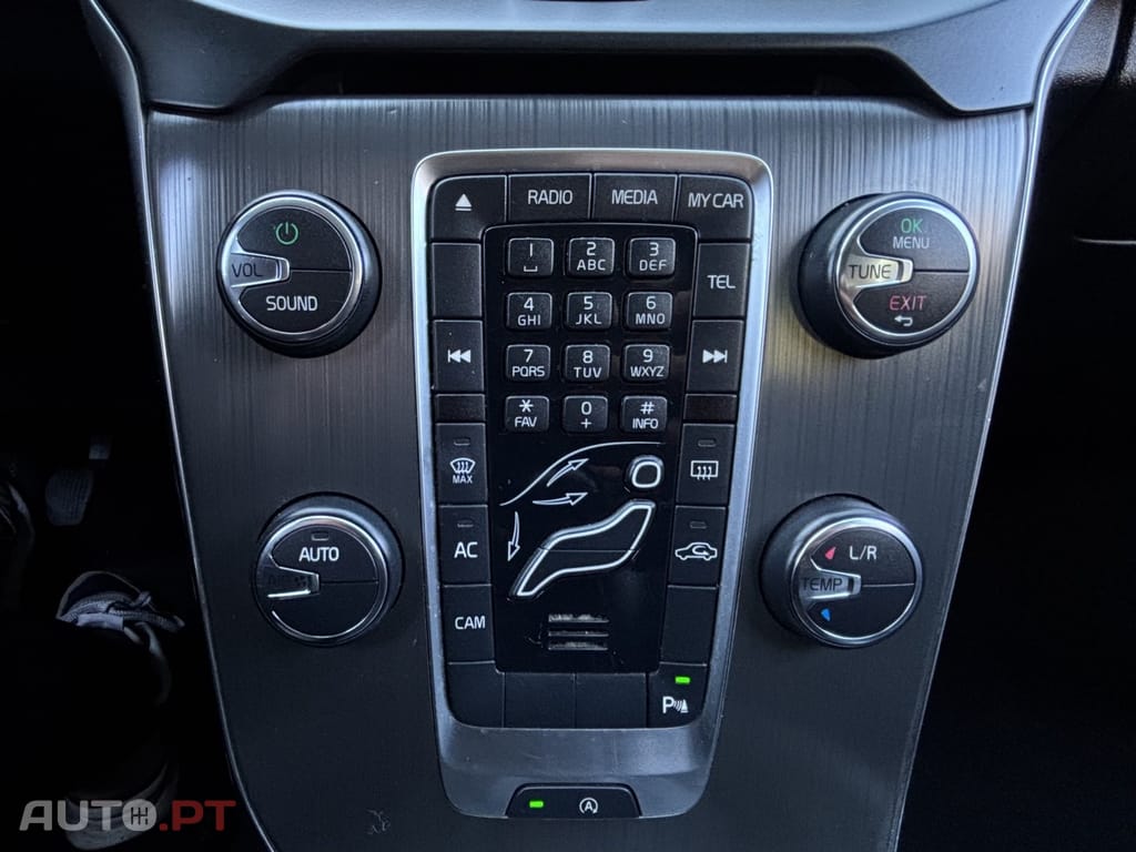 Volvo V40 1.6 D2 Momentum — fotografia 15