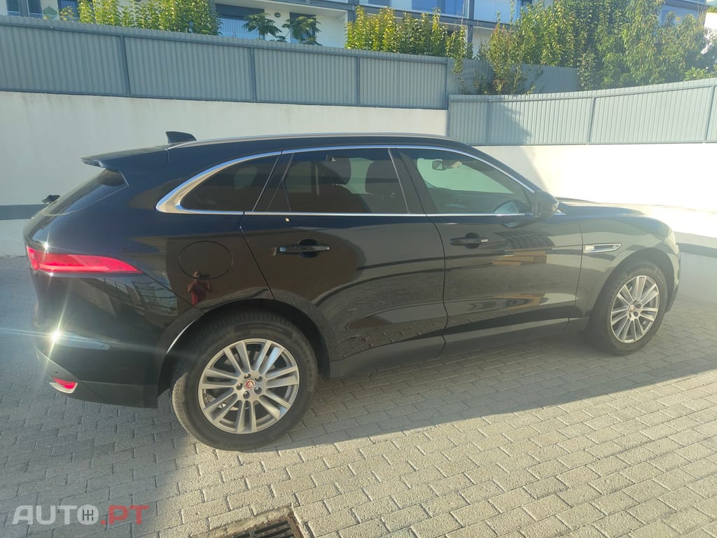 Jaguar F-Pace 2.0D Portfolio Automatico (Classe 1)
