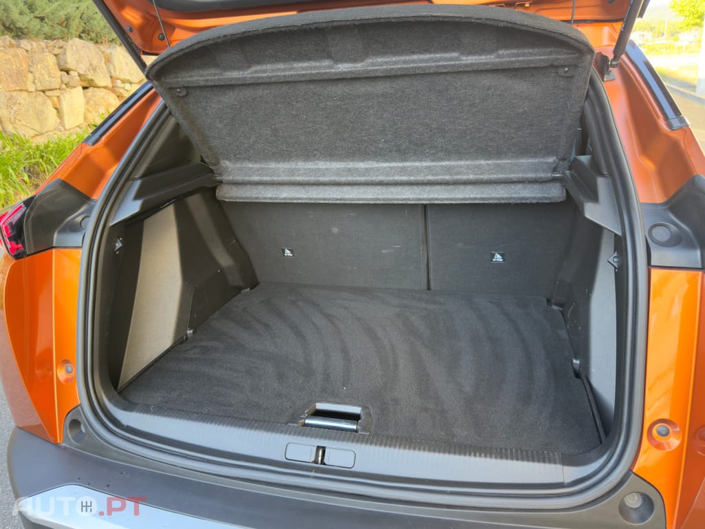 Peugeot 2008 1.5 BlueHDi Allure EAT8