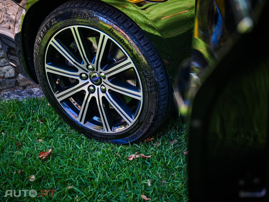 Volvo V60 2.4 D6 R-Design Momentum AWD Phev