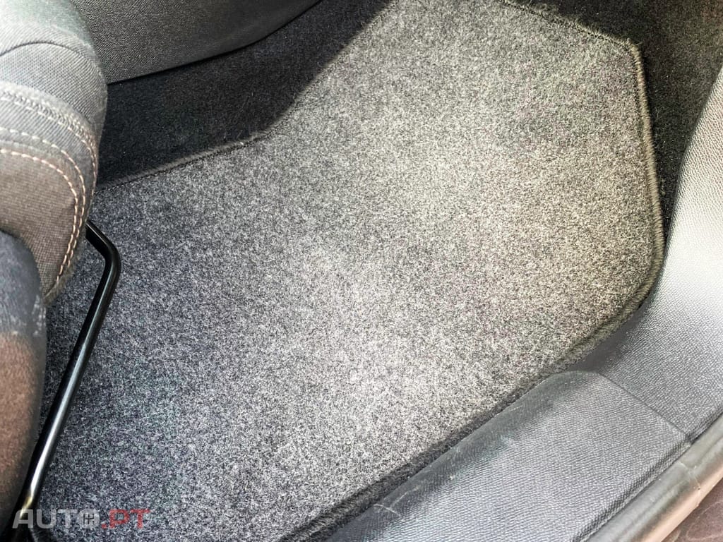 Peugeot 308 1.6 e-HDi Allure J17