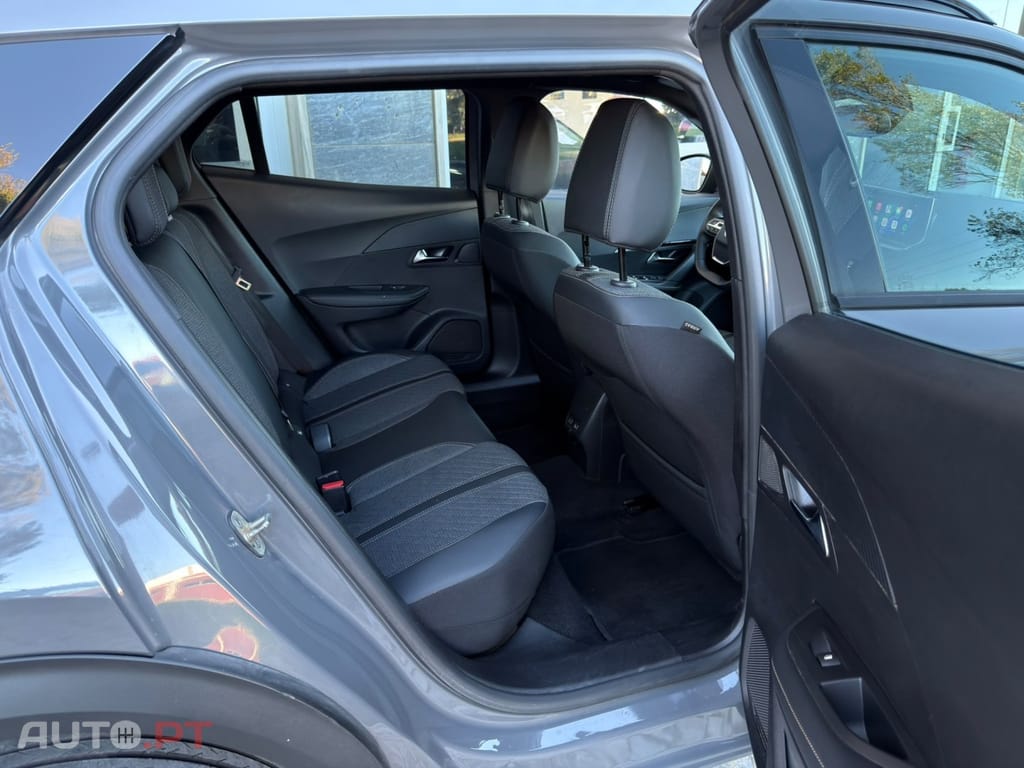 Peugeot 2008 1.2 Hybrid Allure e-DCS6