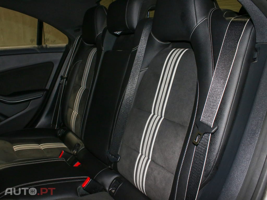 Mercedes-Benz CLA 180 AMG Line