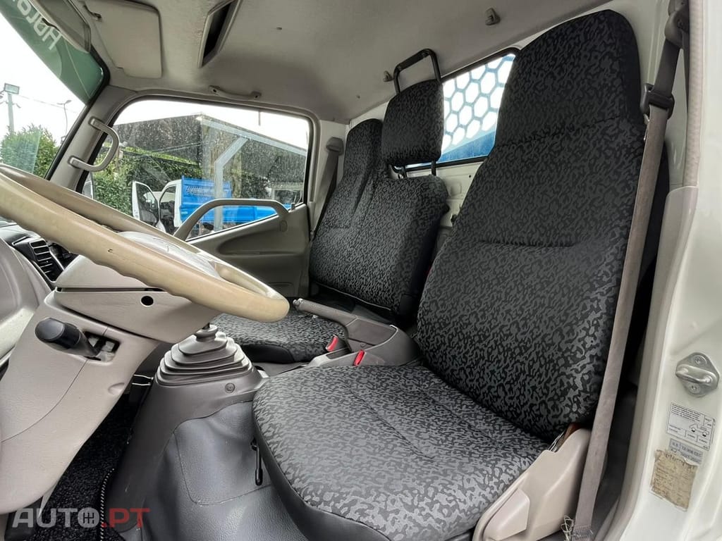 Toyota Dyna 3.0 - 144 CV  BASCULA TRILATERAL