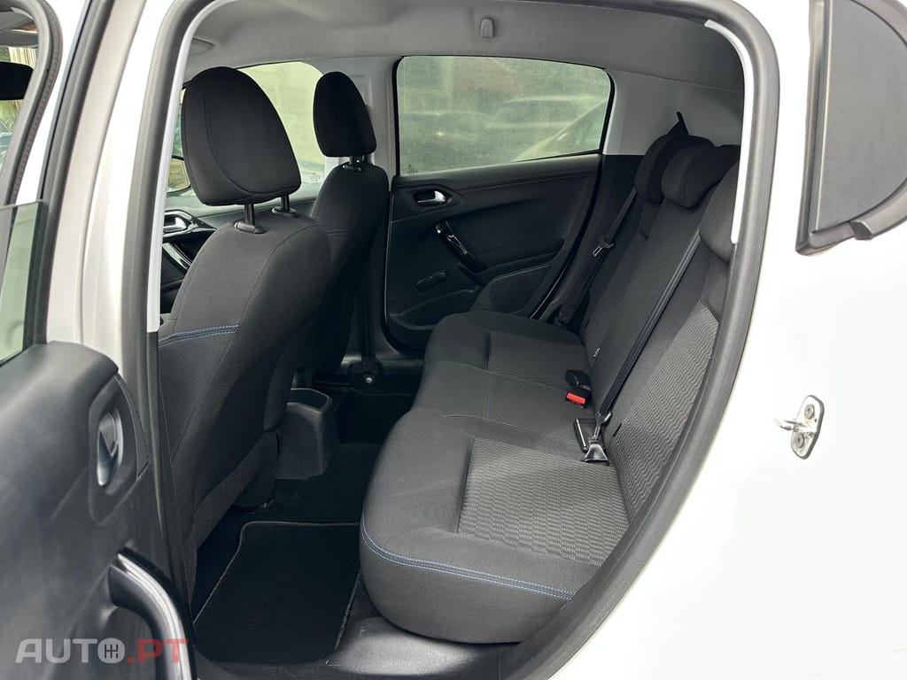 Peugeot 208 1.2 PureTech Signature
