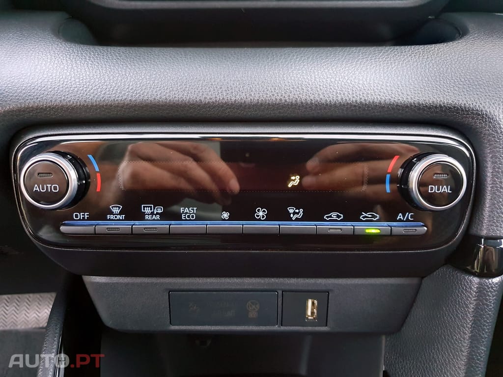 Toyota Yaris 1.5 VVT-i Hybrid Dynamic Force Luxury