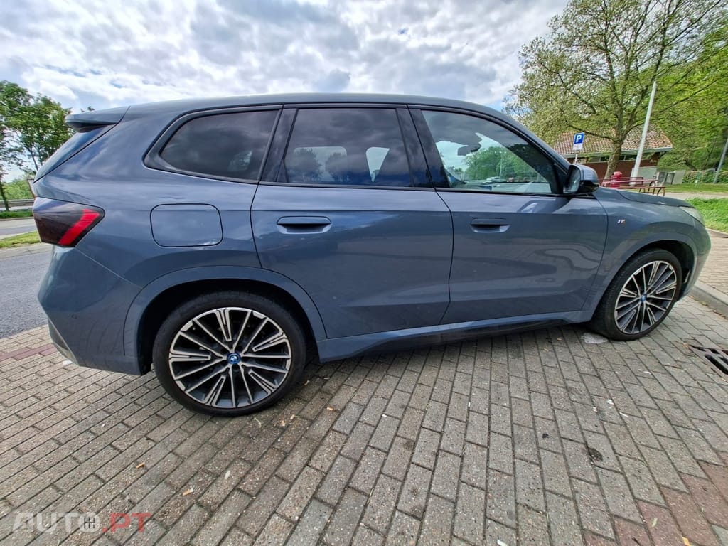 BMW iX1 xDrive30 Pack Desportivo M Pro