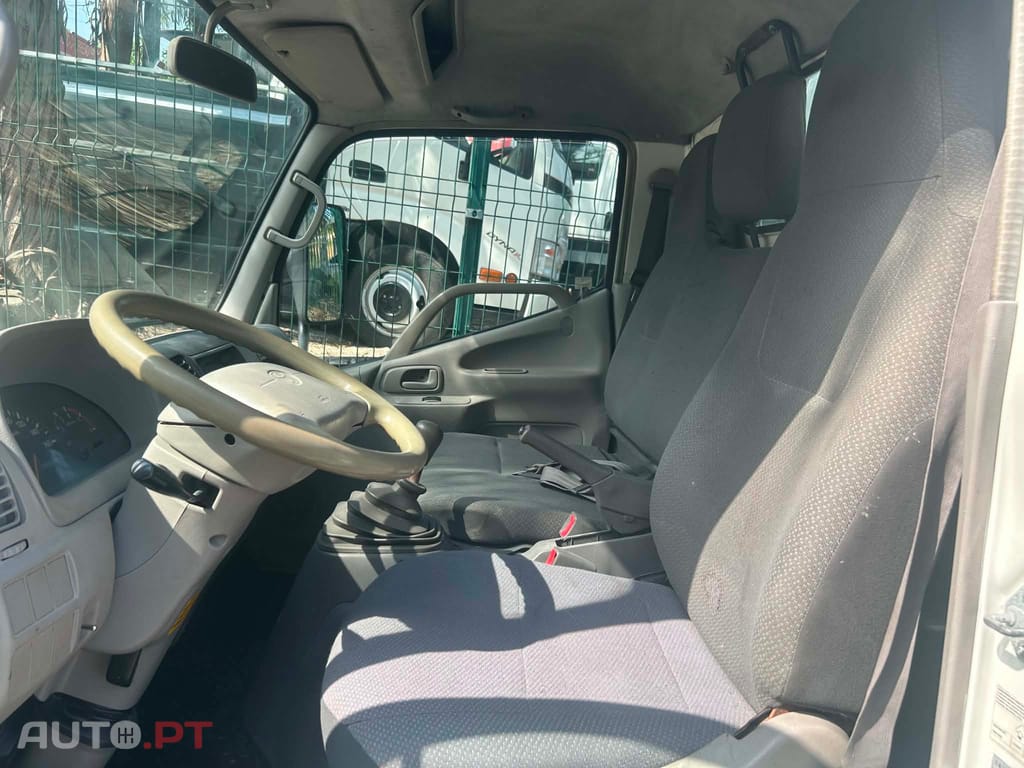 Toyota Dyna M35.33 Báscula Tri-basculante