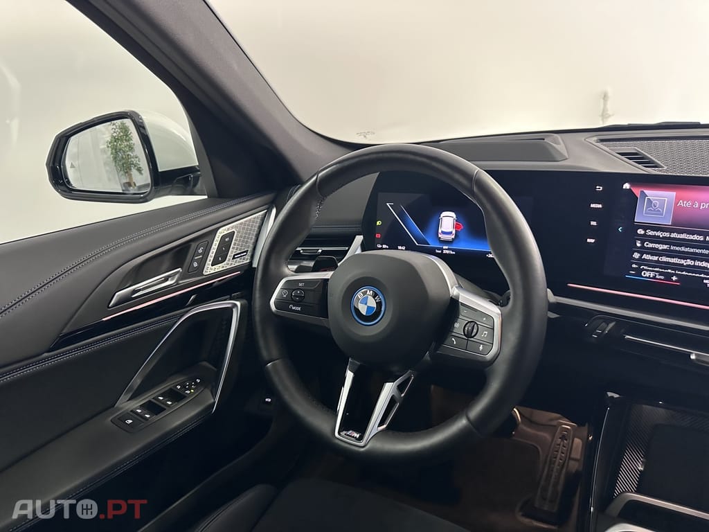 BMW iX1 xDrive30 Pack Desportivo M Pro