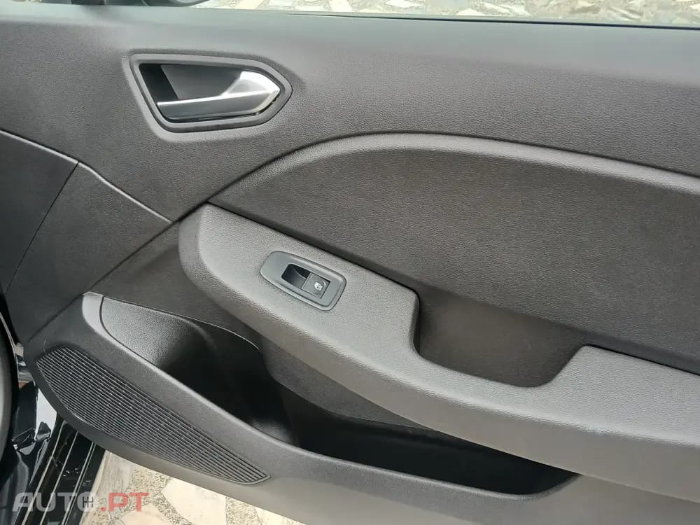 Renault Clio Outro
