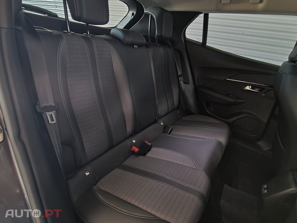 Peugeot E-2008 50 kWh Allure