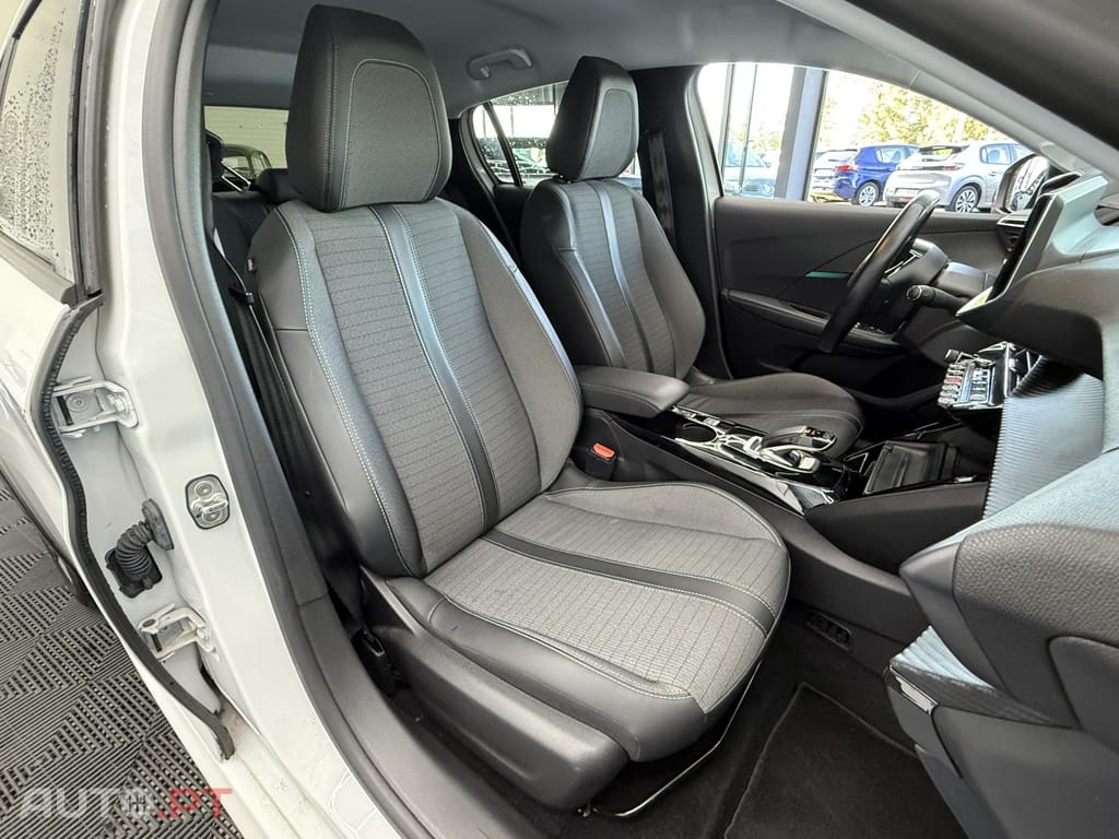 Peugeot E-208 50 kWh Allure Pack