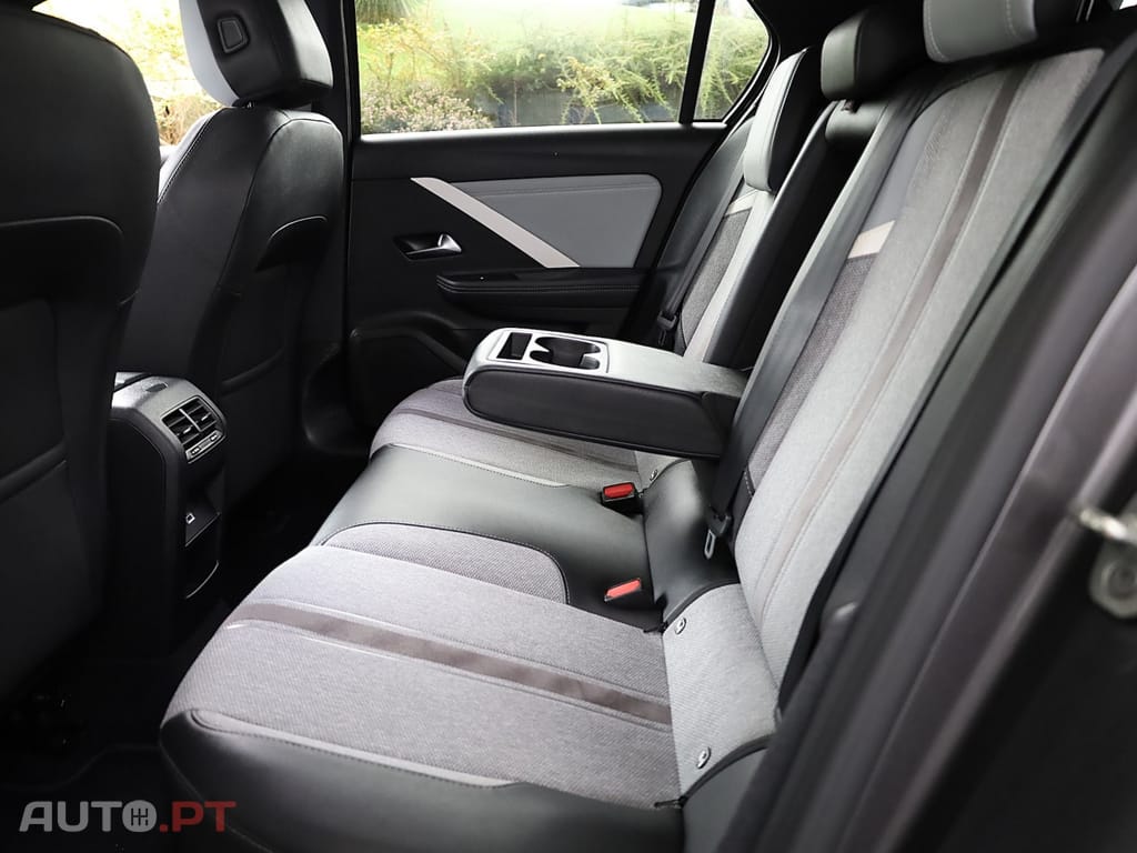 Opel Astra 1.2 T Elegance