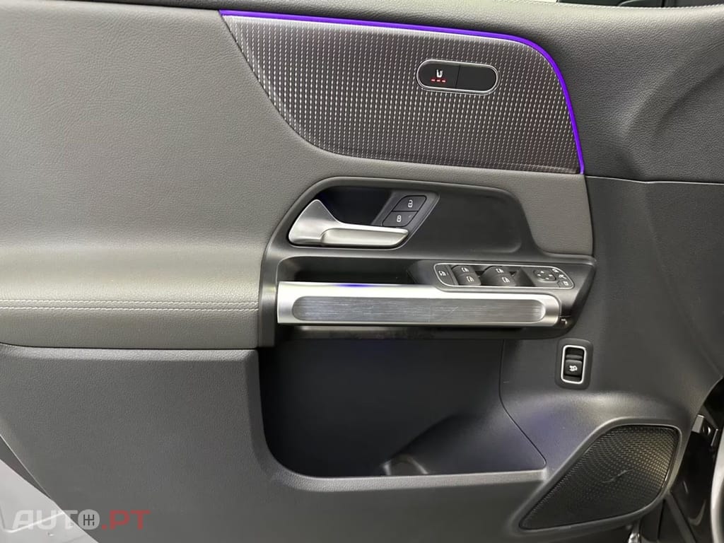 Mercedes-Benz EQB 300 4M