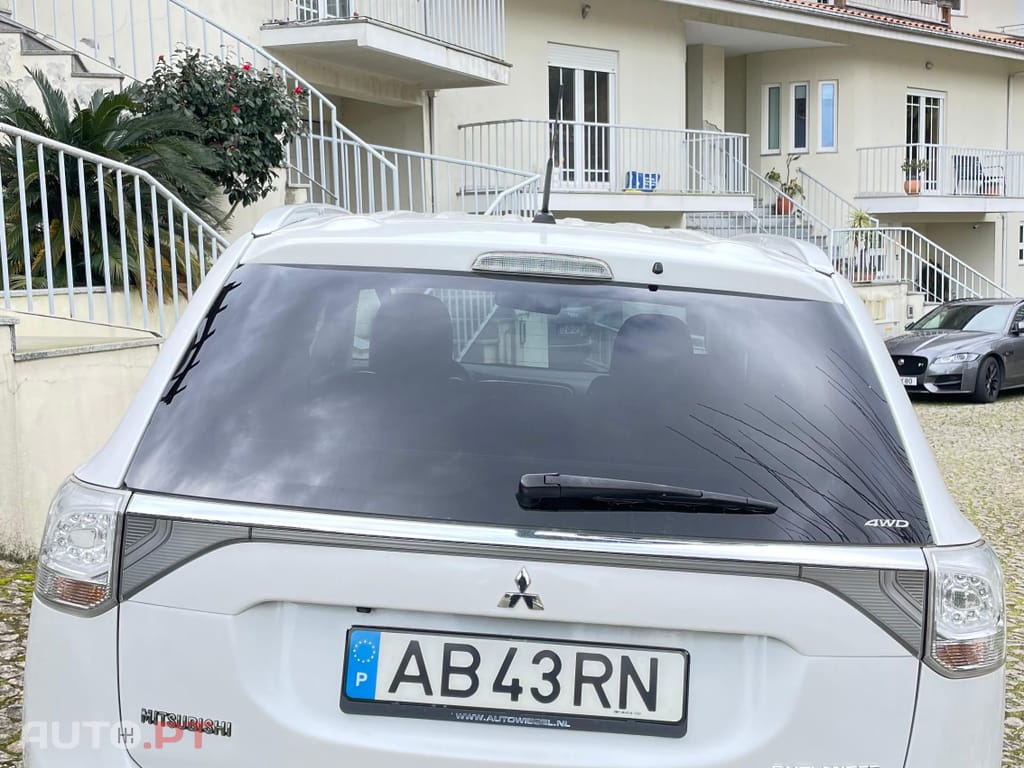 Mitsubishi Outlander PHEV Instyle Diamond 4WD