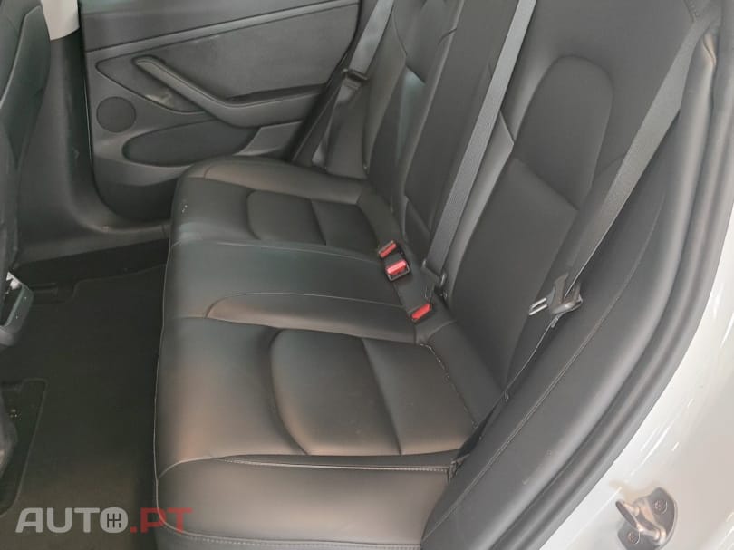 Tesla Model 3 Long-Range Dual Motor AWD — fotografia 7