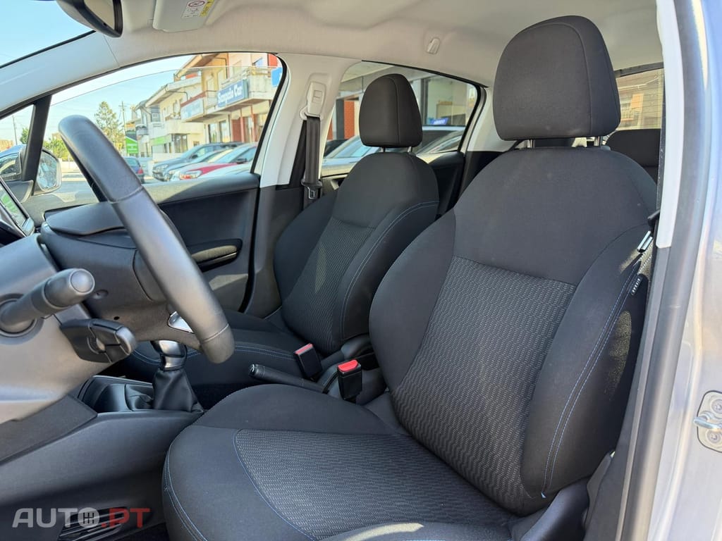 Peugeot 208 1.2 PureTech Signature