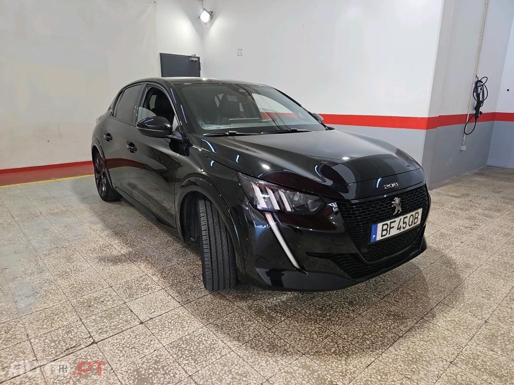 Peugeot E-208