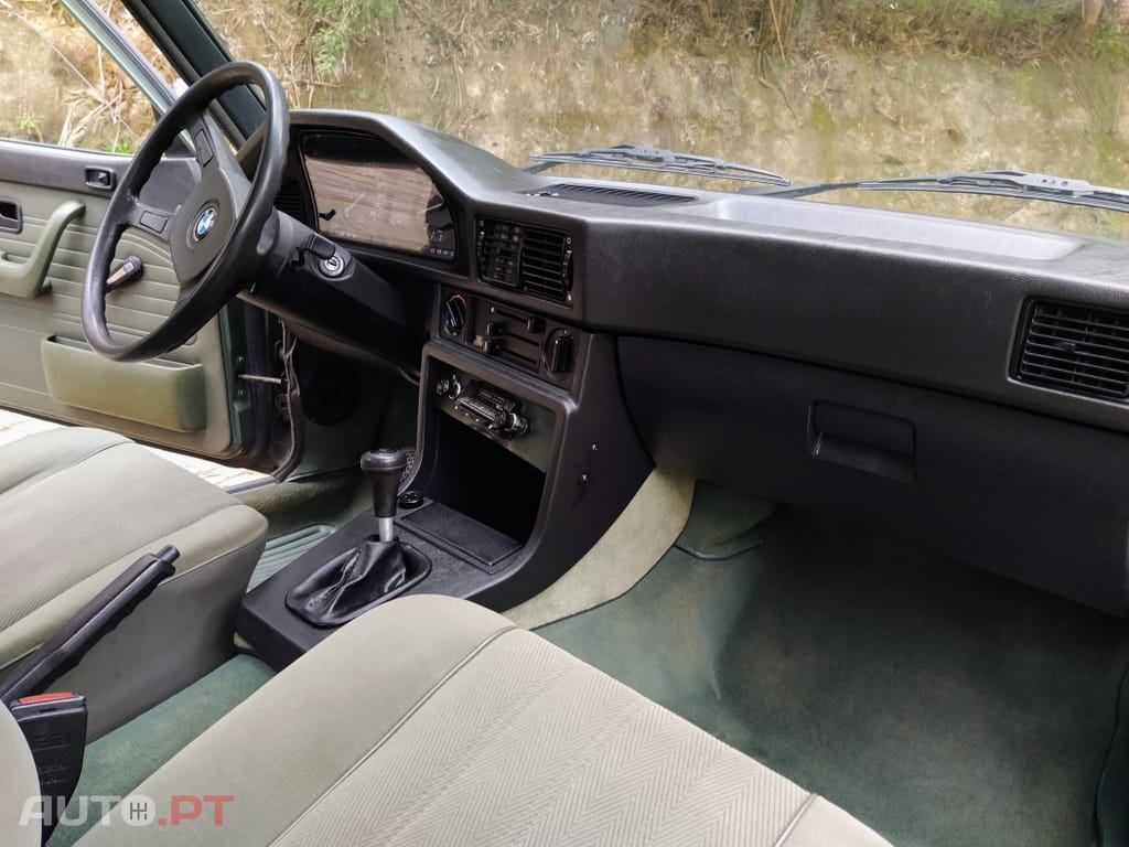 BMW 520 i E28